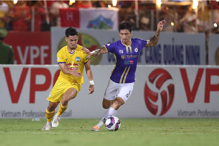 van-hau-danh-nguoi-2-cau-thu-nhung-chi-phai-nhan-the-vang-dung-la-ban-tron