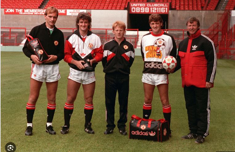 Leighton có trận đấu cuối cùng trong màu áo United ở mùa giải 90/91.