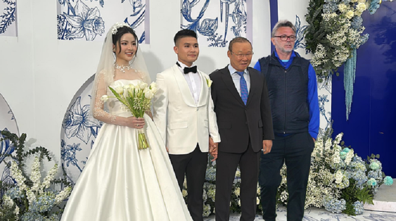 xon-xao-anh-hlv-troussier-ke-vai-thay-park-toi-du-dam-cuoi-quang-hai-thuc-hu