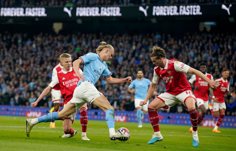 roy-keane-haaland-chi-biet-toa-sang-o-tran-cau-nho