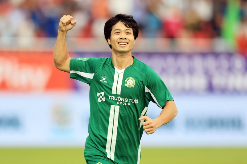 cong-phuong-hoang-duc-va-van-lam-ru-nhau-xuong-giai-hang-nhat-nhm-kho-hieu