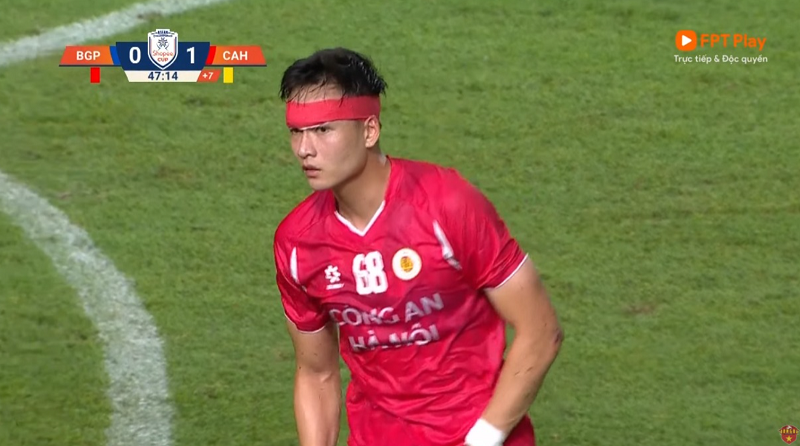 bui-hoang-viet-anh-khau-14-mui-sau-pha-va-cham