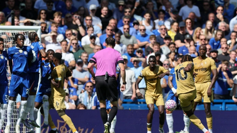 fan-crystal-palace-chua-het-tranh-cai-cho-rang-chelsea-duoc-var-uu-ai