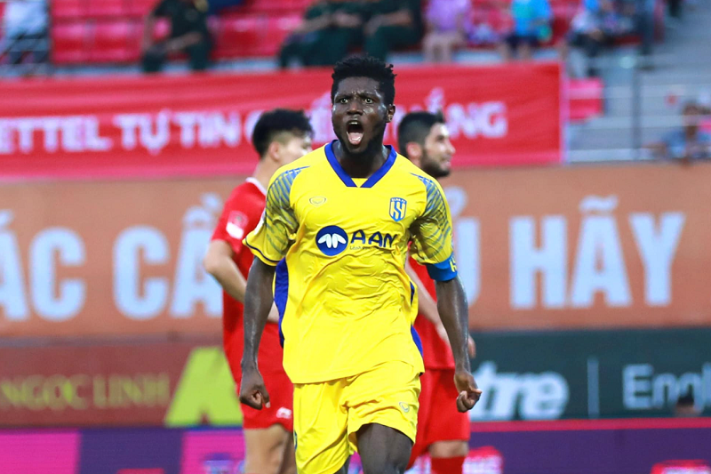 ngoai-binh-v-league-chua-the-khoac-ao