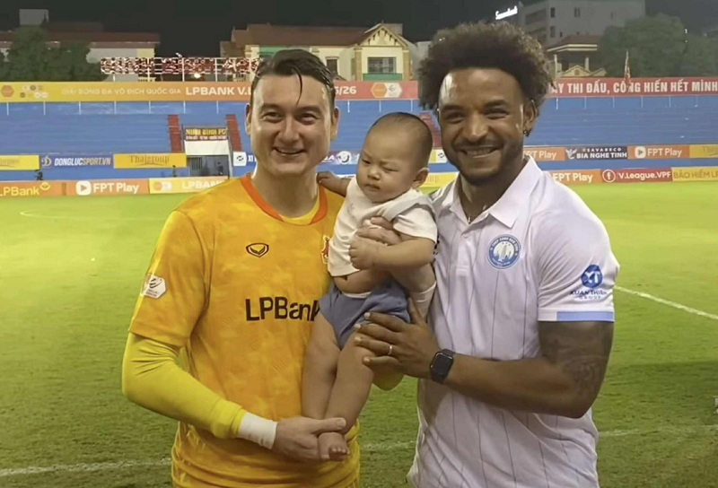 dang-van-lam-xin-via-xuan-son-cho-con-trai-sau