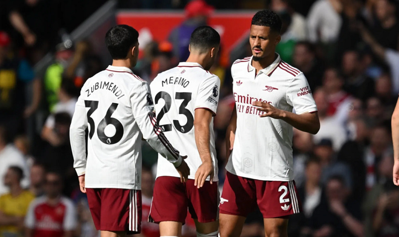 peter-schmeichel-cong-kich-loi-choi-cua-arsenal-that-kho-coi