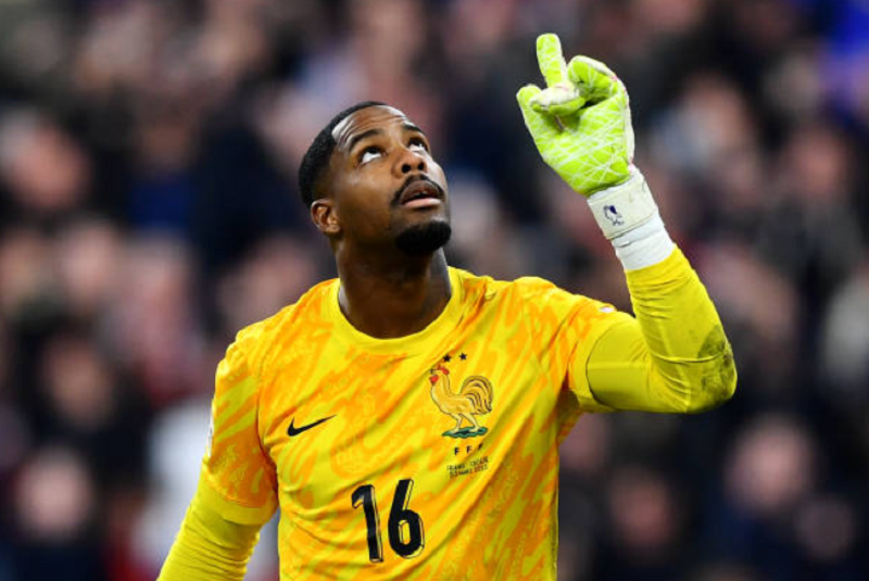 ac-milan-het-gia-chelsea-quay-dau-thuong-vu-mike-maignan