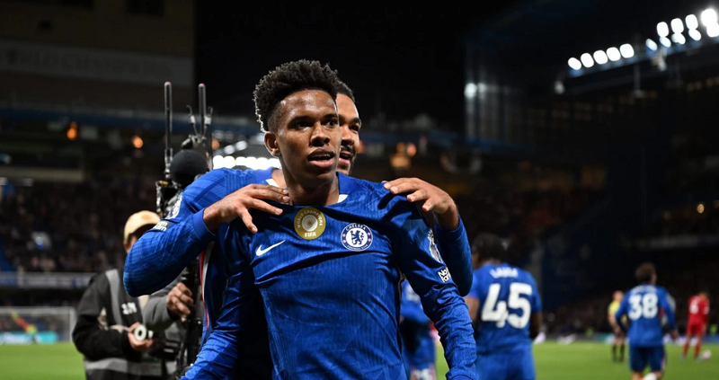 chelsea-khung-hoang-hang-thu-chi-con-hai-trung-ve-du-suc-thi