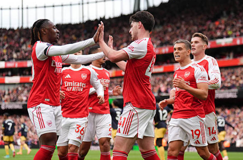 liverpool-sa-sut-arsenal-sang-cua-vo-dich-ngoai-hang